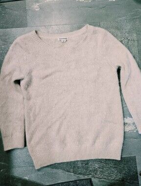 Club Monaco Hairy Creamy Pale Pink Crewneck Sweater. 3/4 Sleeve. Size M.